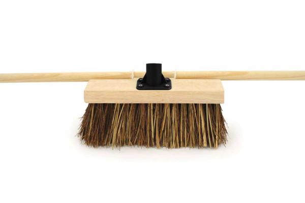 13" STIFF BASSINE YARD BRUSH C/W SHAFT